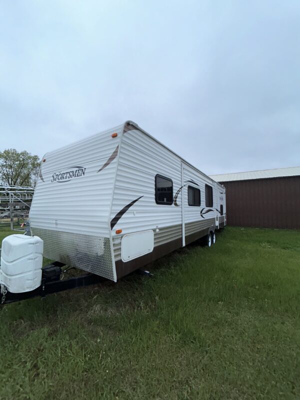 35' KZ Sportsman 5th Wheel - Image 2