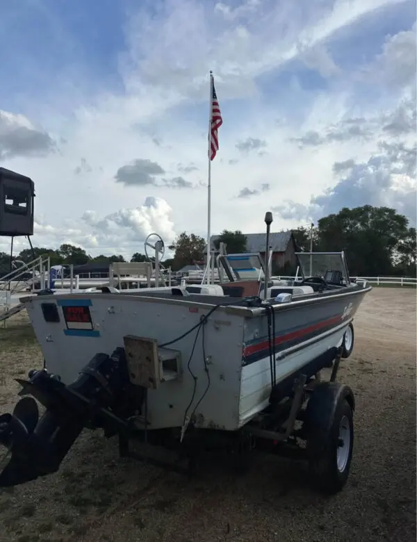 1987 17’ Sylvan Speedboat - Image 6