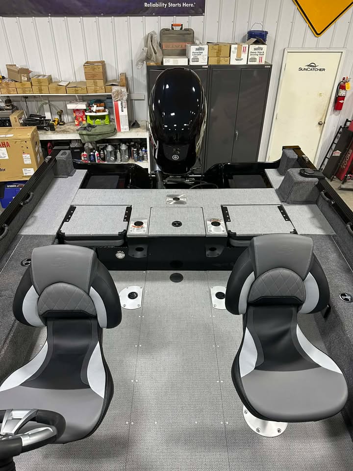 Boat cockpit with twin fishing seats and outboard