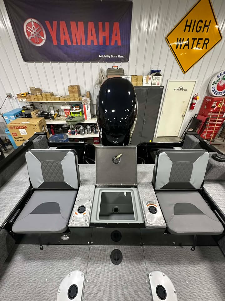Boat rear bench seats with Yamaha outboard