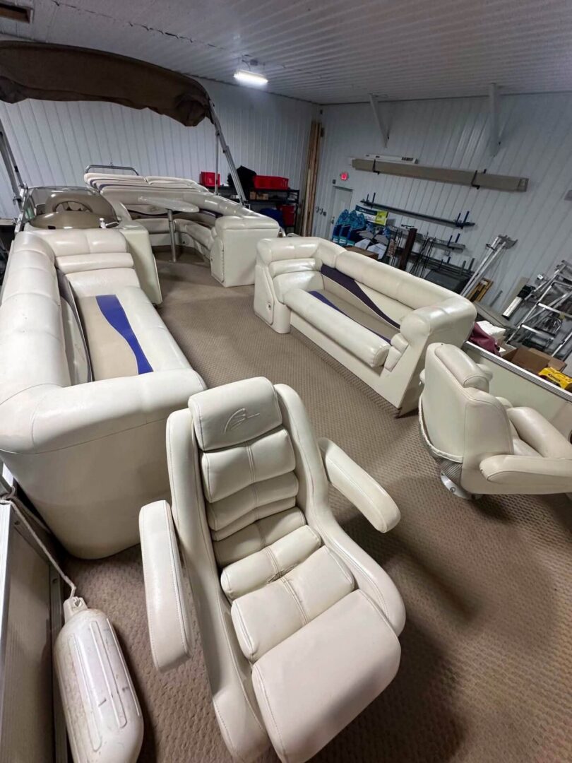 2001 Bennington 2575 FS - Image 3
